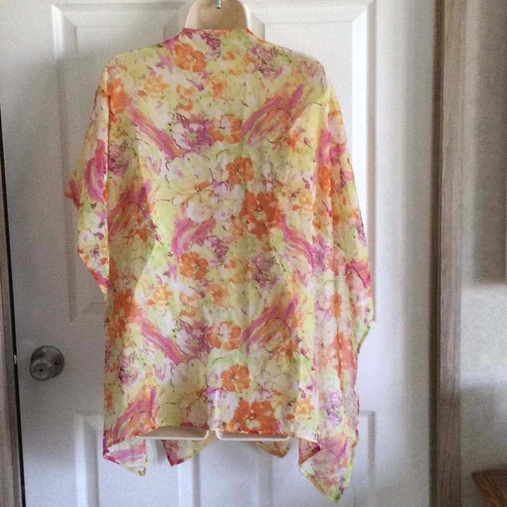 Summer Floral Wrap - Picture 6 of 6